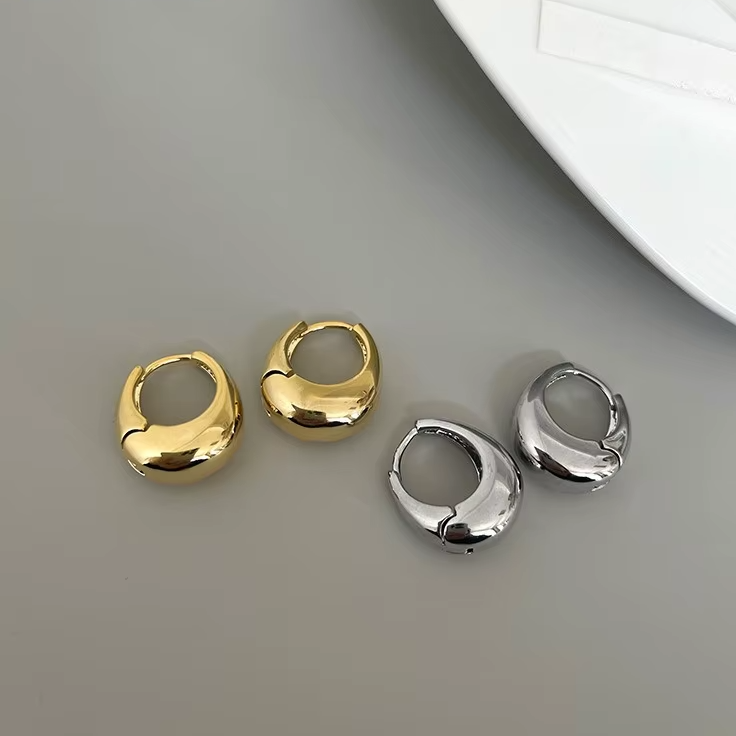 LENNIKO Oval Chic Earrings