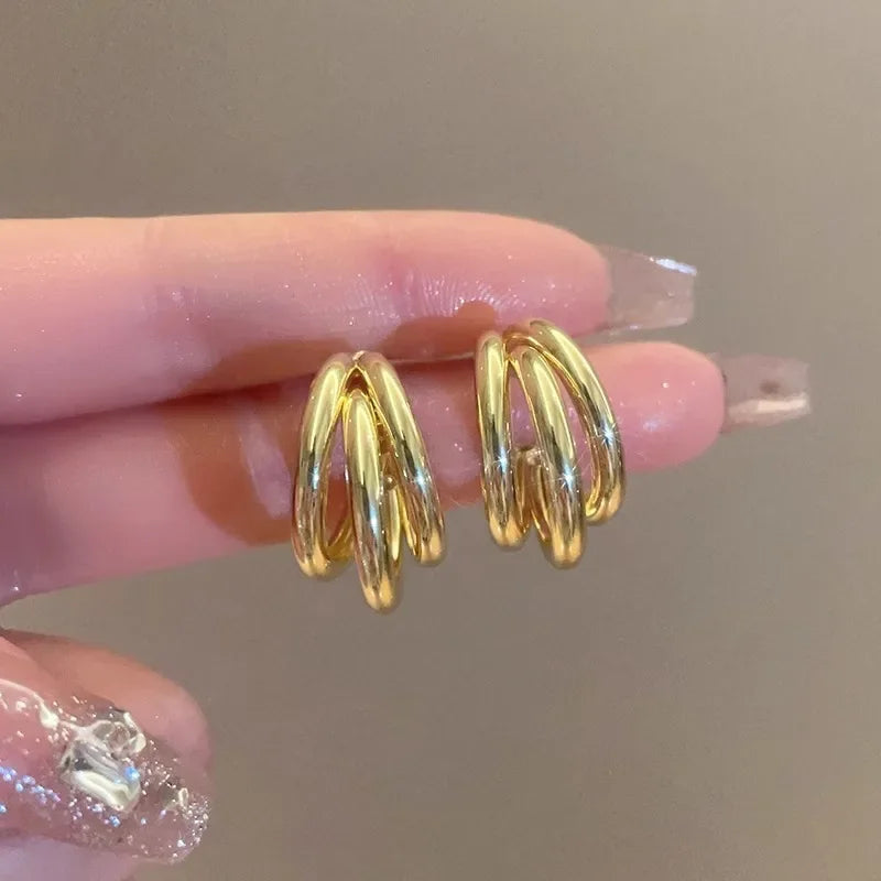 "Gold Geometric Hoop Earrings – Elegant Vintage Statement"