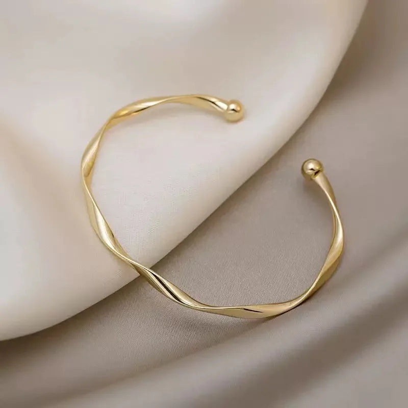 Modern Twist – Adjustable Geometric Bangle