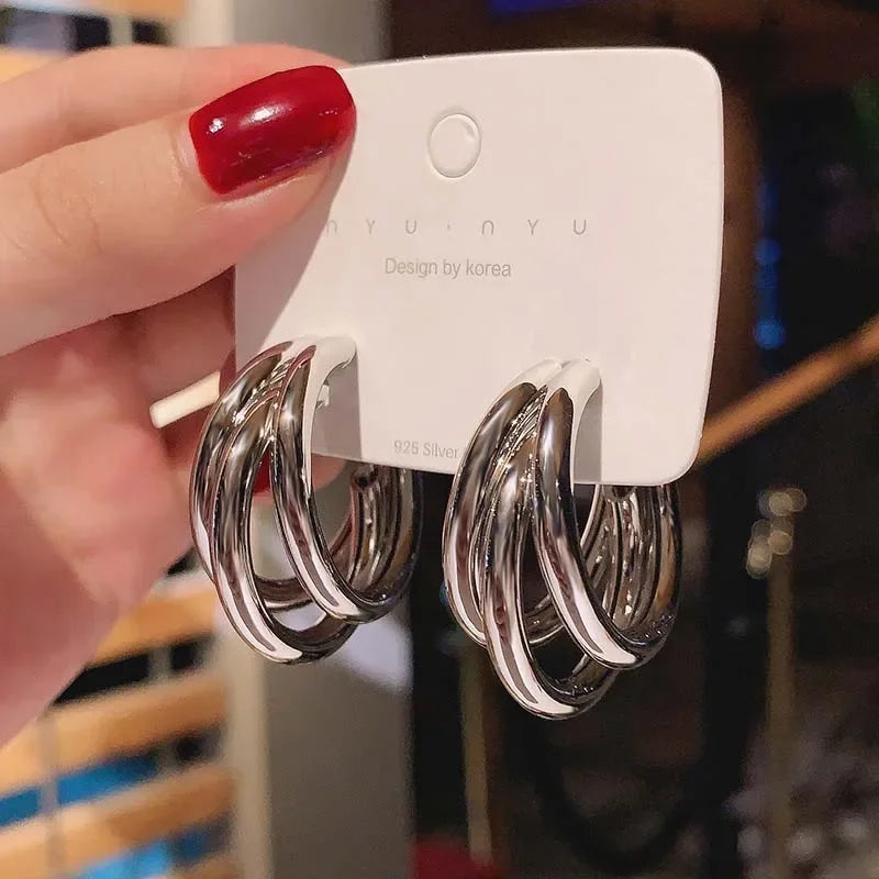 "Gold Geometric Hoop Earrings – Elegant Vintage Statement"