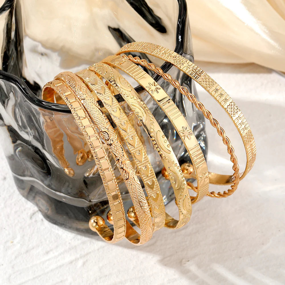 "7-Piece Gold Punk Bracelets Set – Heart Print Metal Bangles for Women"