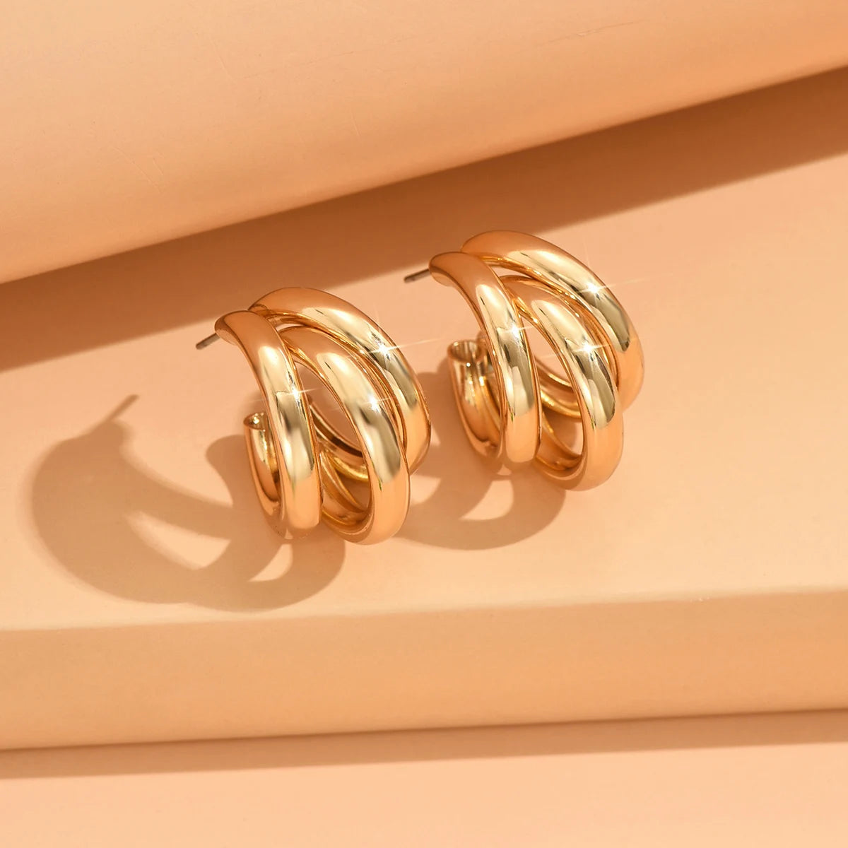 "Gold Geometric Hoop Earrings – Elegant Vintage Statement"