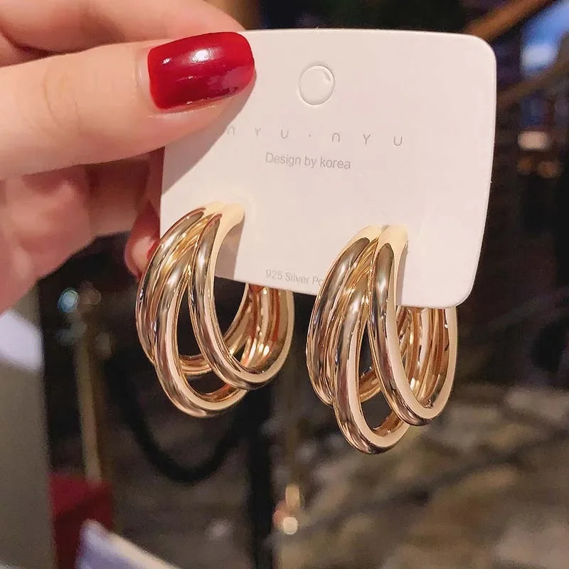 "Gold Geometric Hoop Earrings – Elegant Vintage Statement"