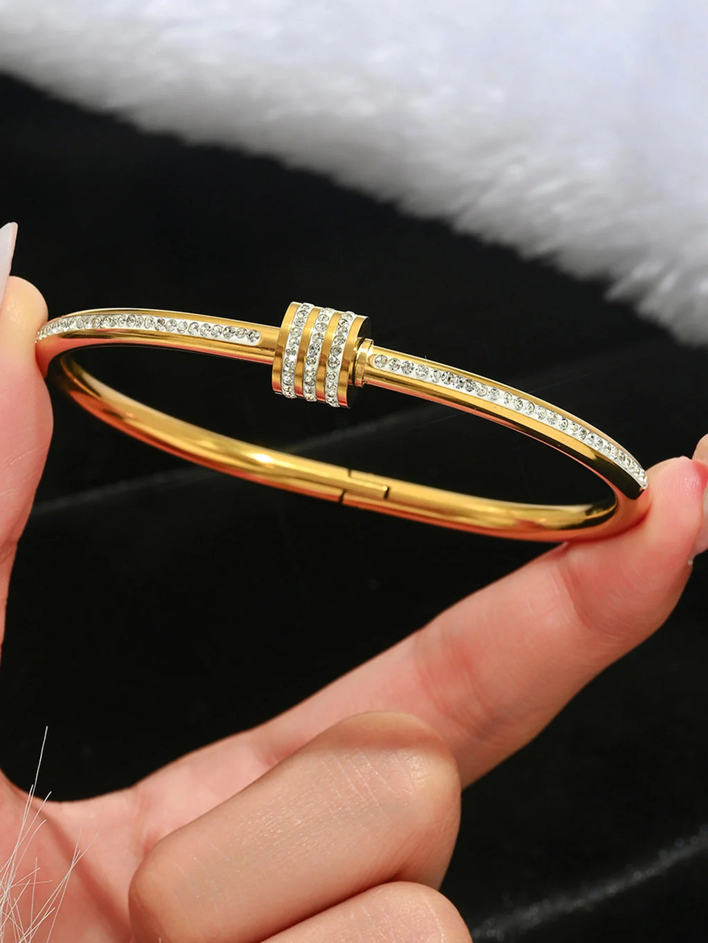 Golden Four-Leaf Clover Bangle