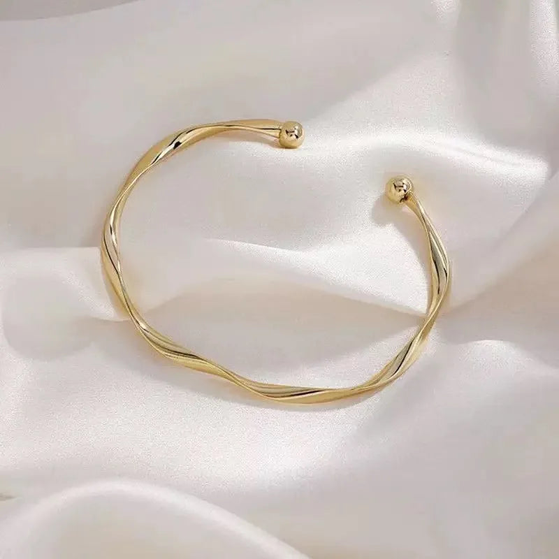 Modern Twist – Adjustable Geometric Bangle